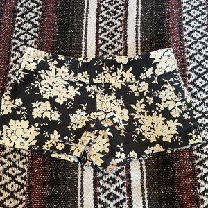 Anthropologie Lux Black and White Floral Shorts Sz 4